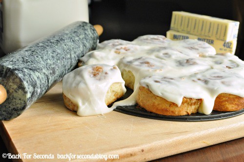 Easy NO YEAST Cinnamon Rolls from scratch!! SO delicious! http://backforsecondsbog.com #breakfast #recipe #Cinnamonrolls